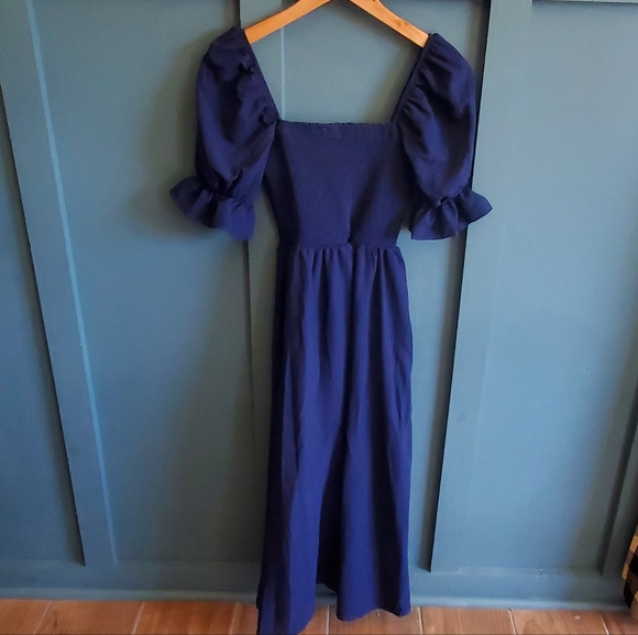 Altar'd State blakesley puff sleeve smocked midi dress in navy - Picture 7 of 9